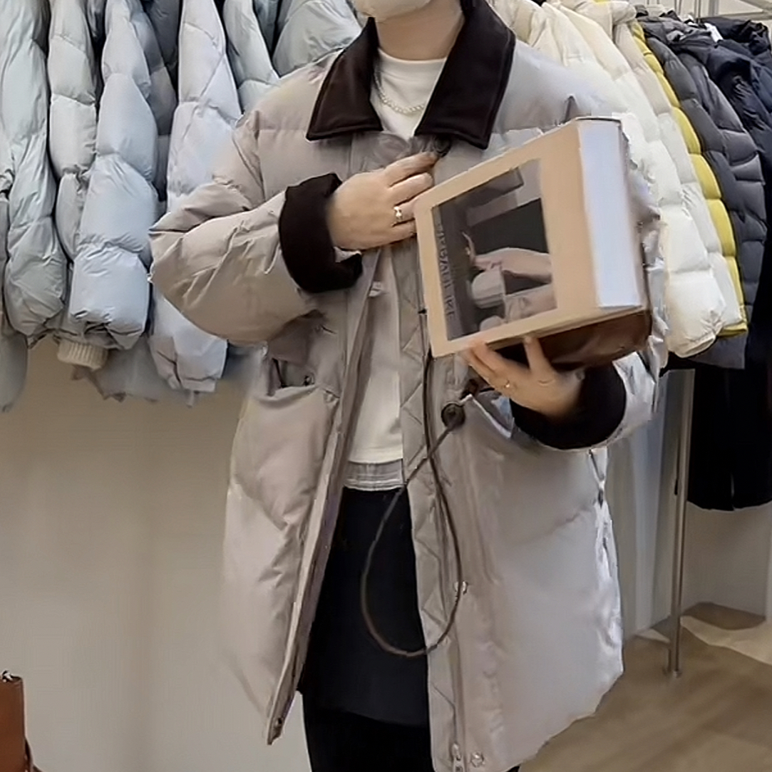 666韩系拼色翻领一手长羽绒服2025新款羽绒服