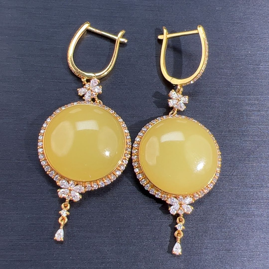 和田玉黄口浓高色过灯细料大圆年耳坠气质款18K金镶嵌