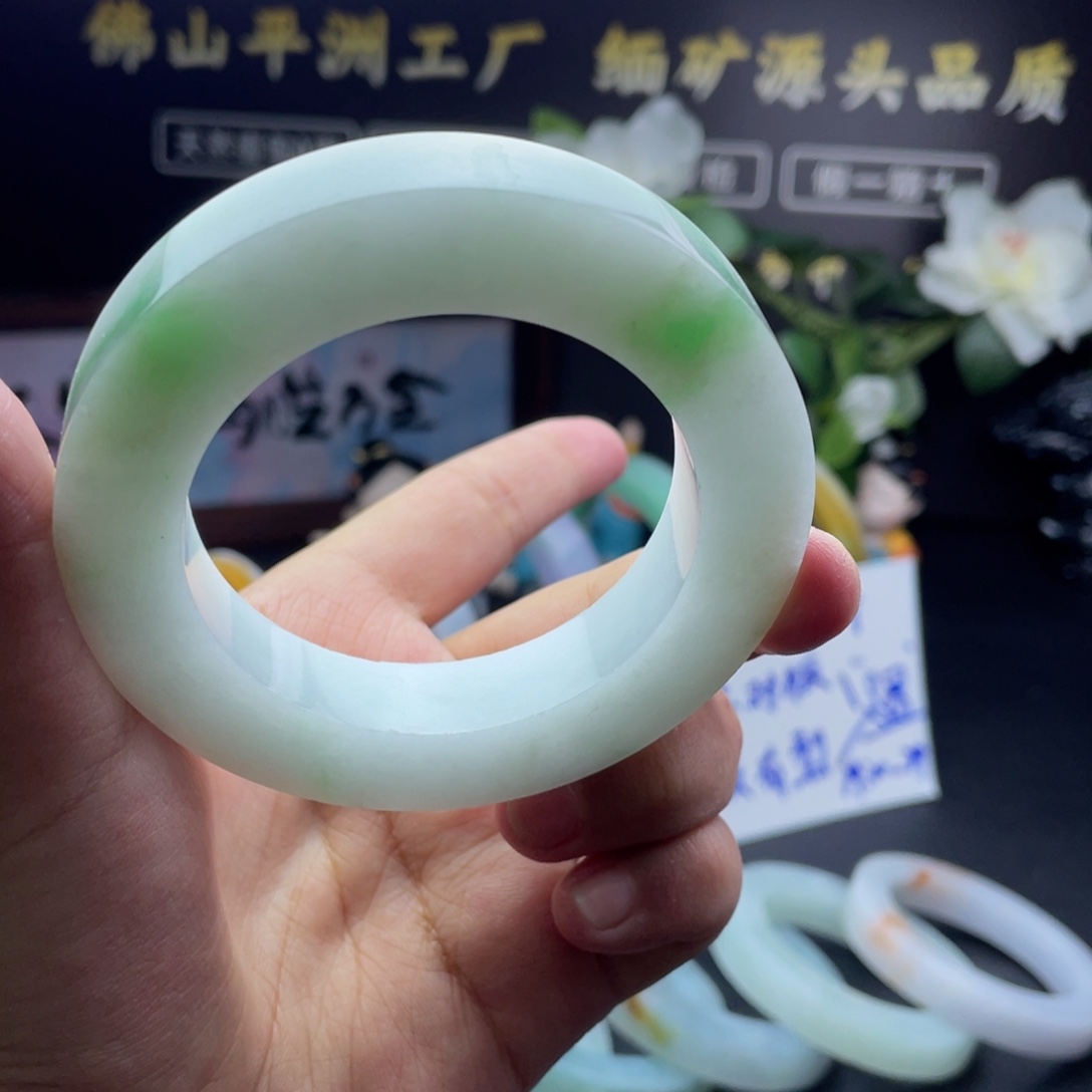 海***迦定制翡翠翡翠手镯未镶嵌