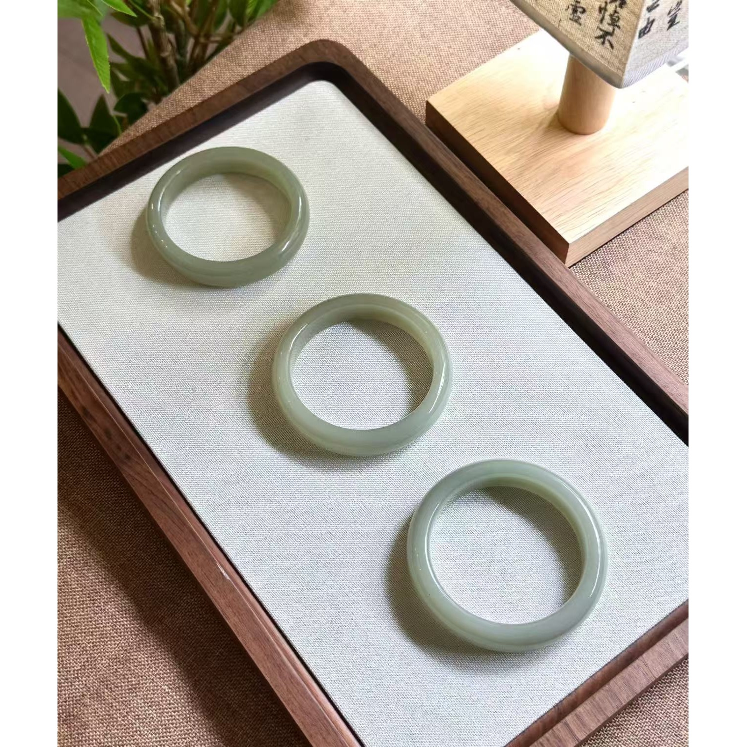 天然玉石手镯--A105