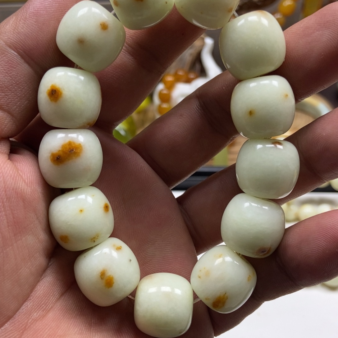 小***鱼蓝田玉（蛇纹石化大理石玉）未镶嵌手串