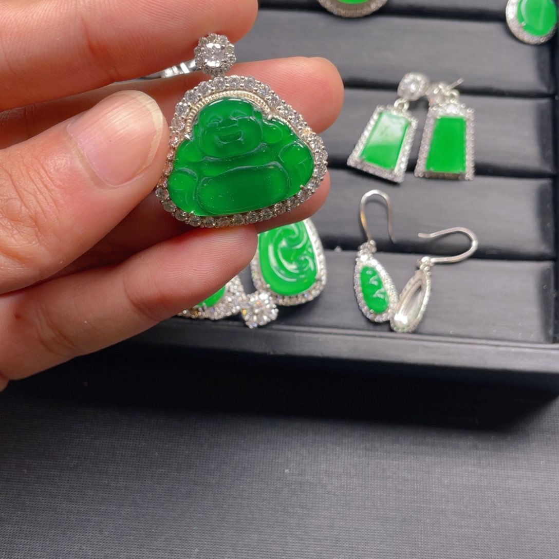 翡翠颈饰银S925镶嵌纯天然A货翡翠佛公吊坠