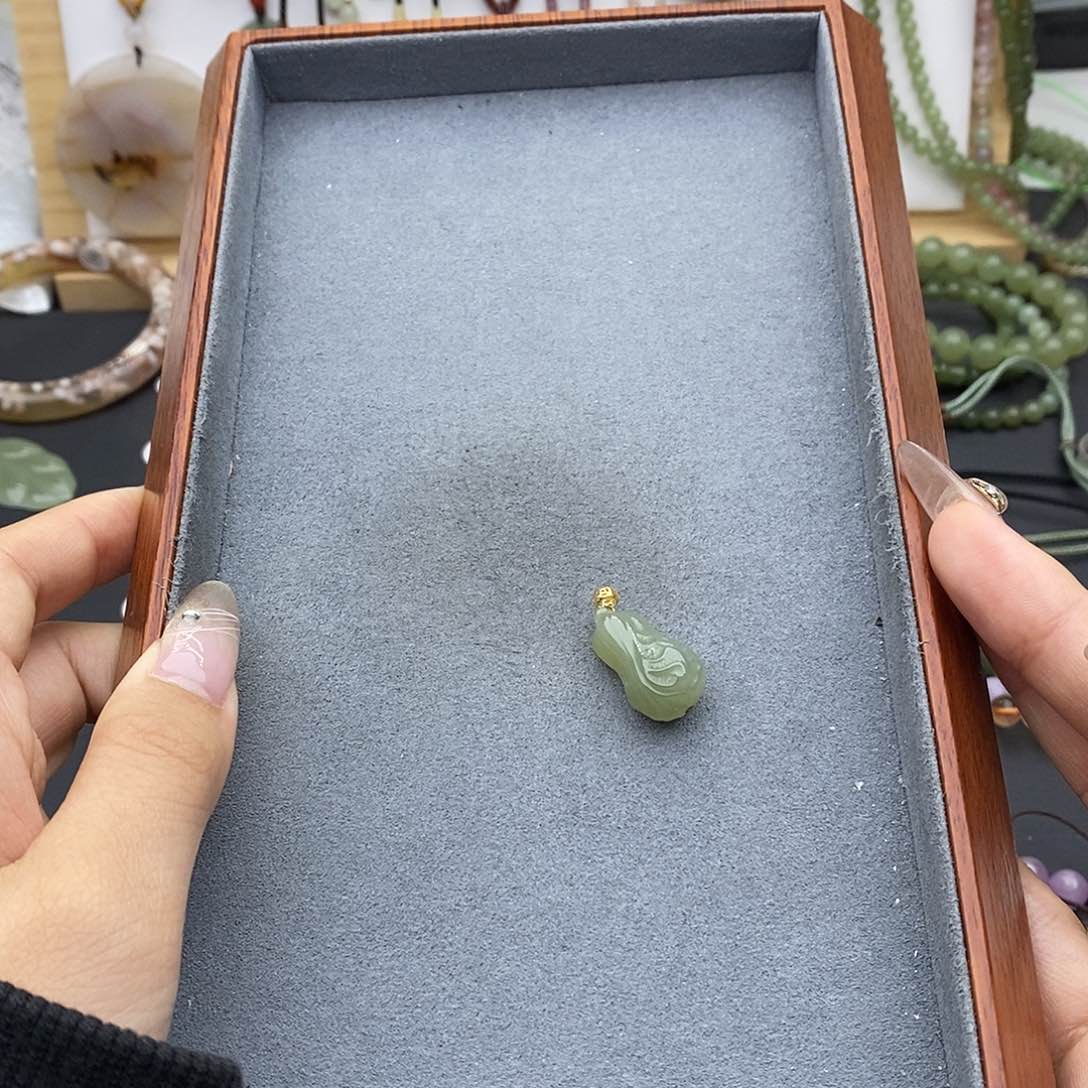 和田玉吊坠(不含链)18K金镶嵌