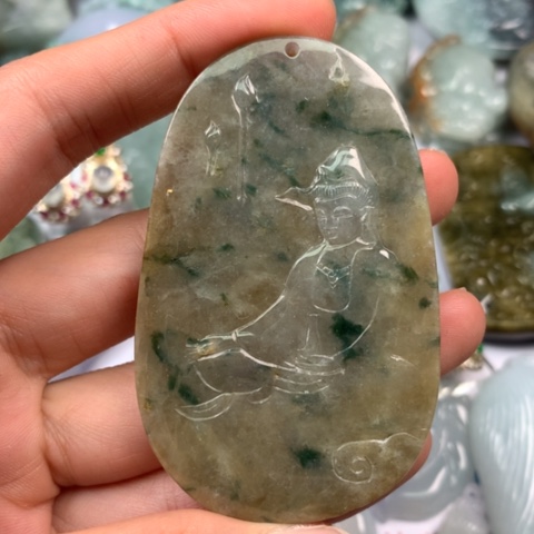 翡翠颈饰未镶嵌翡翠