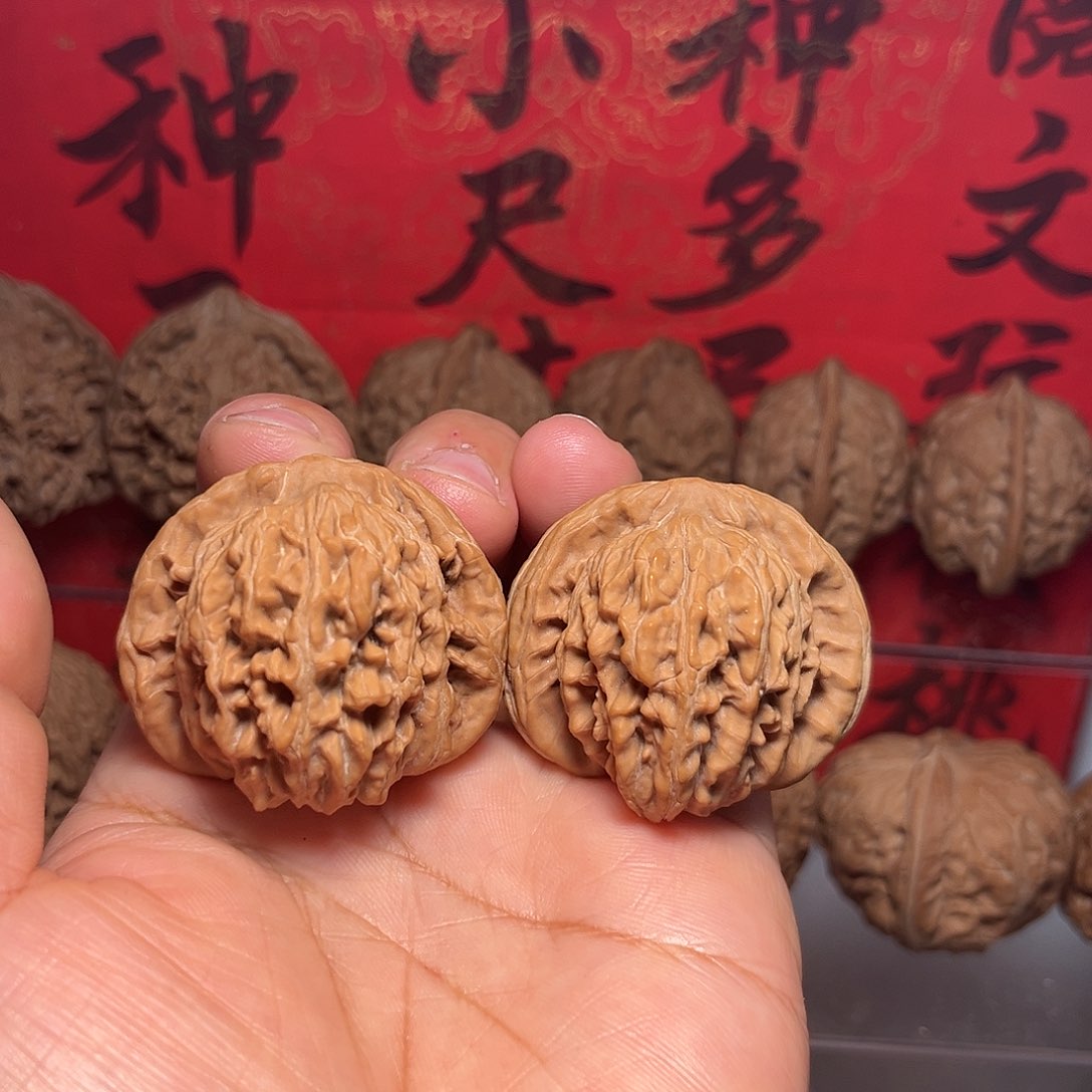 文玩核桃吊坠4.1尺四座楼（小尖小顺）