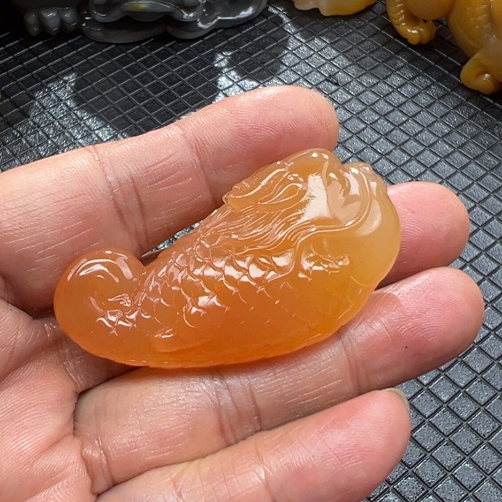 石英质玉（黄龙玉）颈饰合金