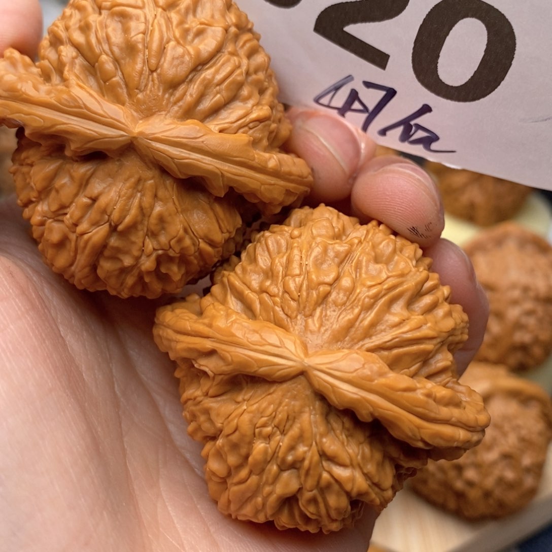 文玩核桃把件320号47白