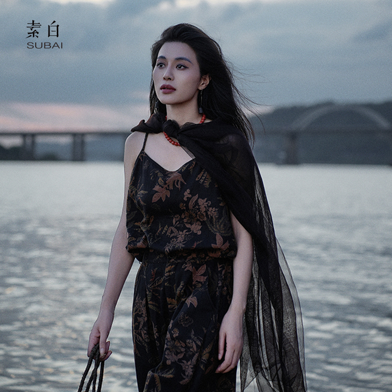 素白马乖【爱人错过】K01866咖底印花吊带时尚百搭休闲阔腿裤套装