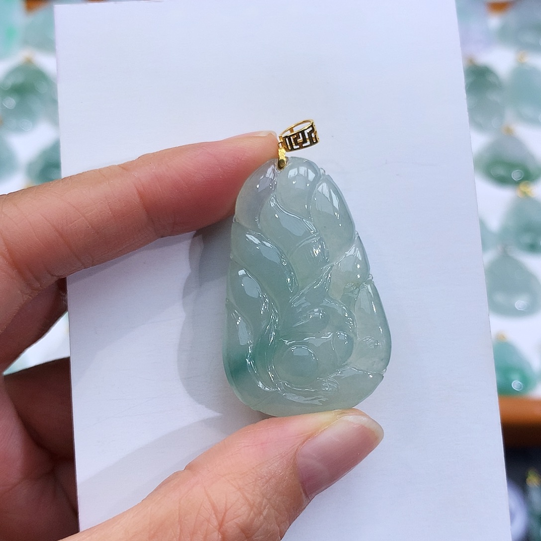 翡翠18K金镶嵌颈饰翡翠吊坠