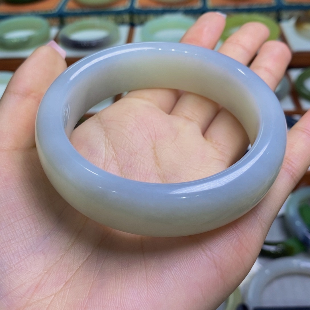 和田玉手镯未镶嵌且末白玉带青花60/61