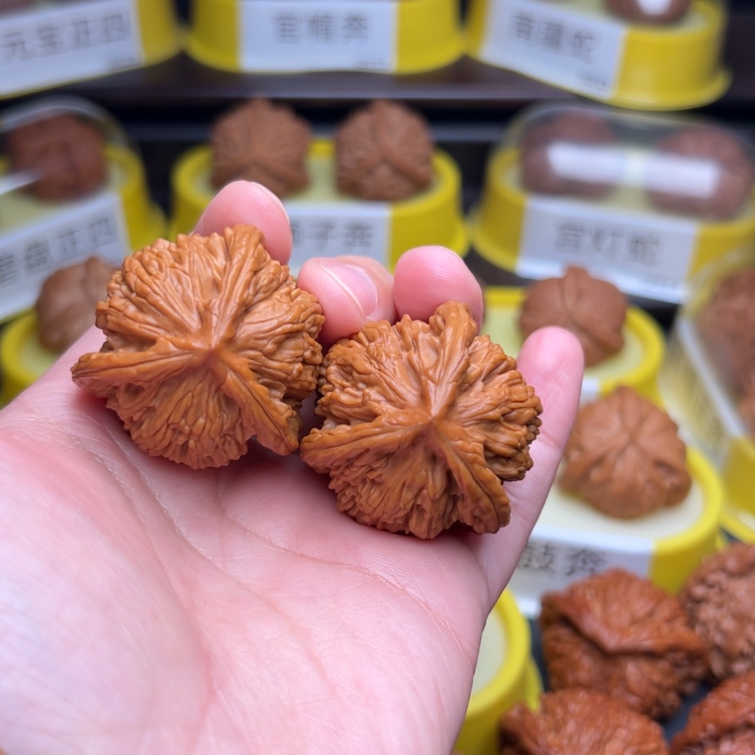 莫***问吊坠文玩核桃虎头