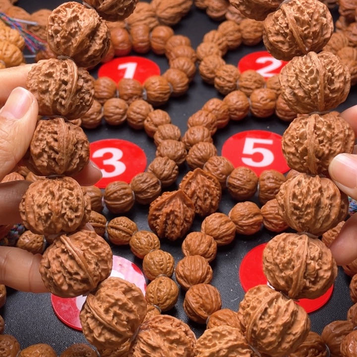 文玩核桃吊坠刺龙手持