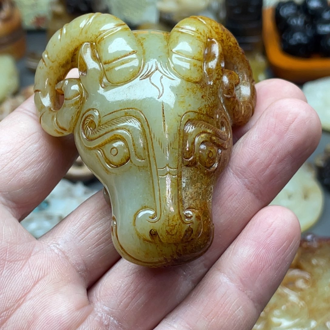 阳***光和田玉未镶嵌颈饰
