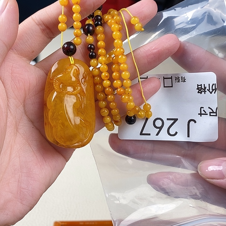 蜜蜡未镶嵌珠宝奇石