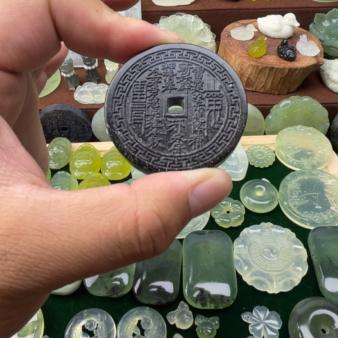 未镶嵌蛇纹石玉颈饰