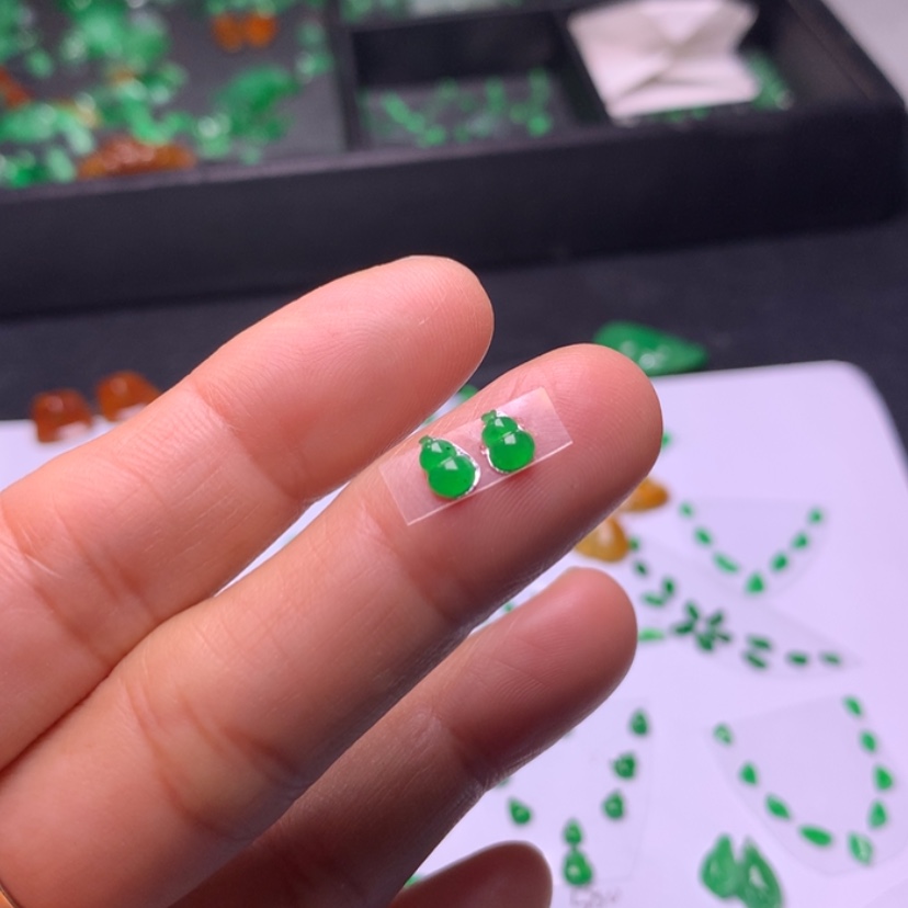 【闪购商品】翡翠颈饰未镶嵌葫芦