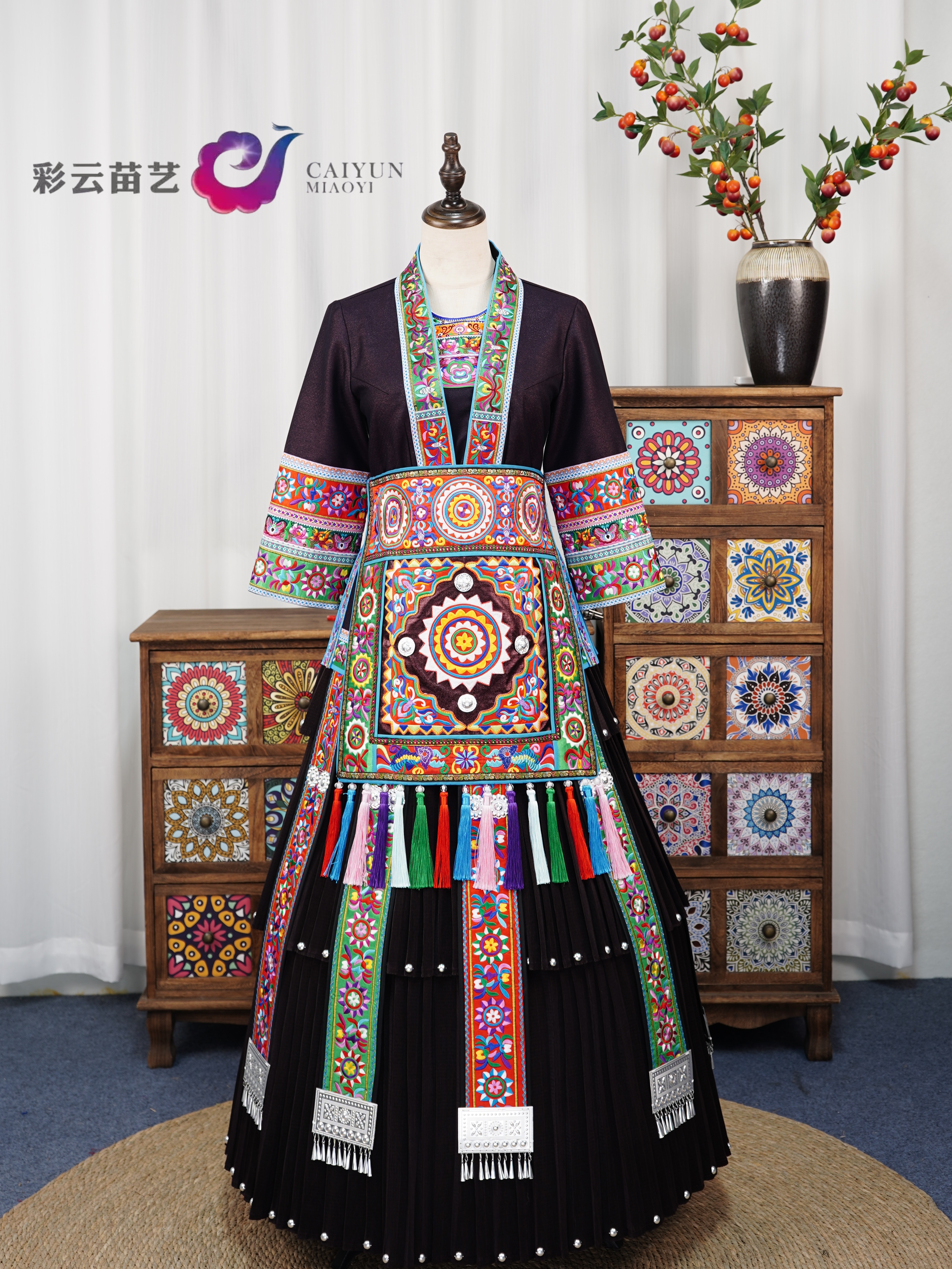 彩云苗艺新款精美侗族盛装民族服饰