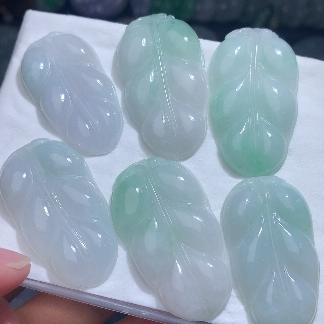 翡翠未镶嵌颈饰多样性发其一