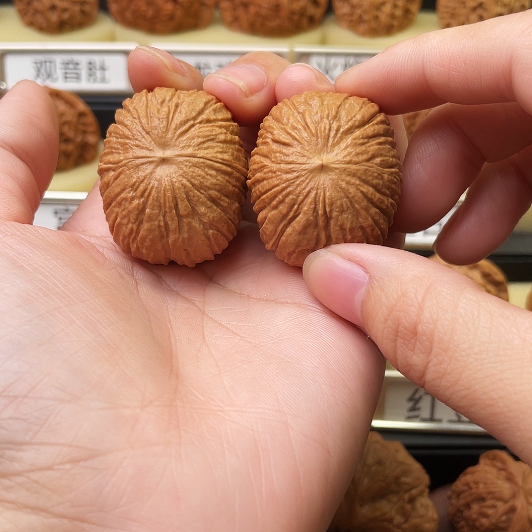 N***y文玩核桃吊坠猴头元宝37尺587