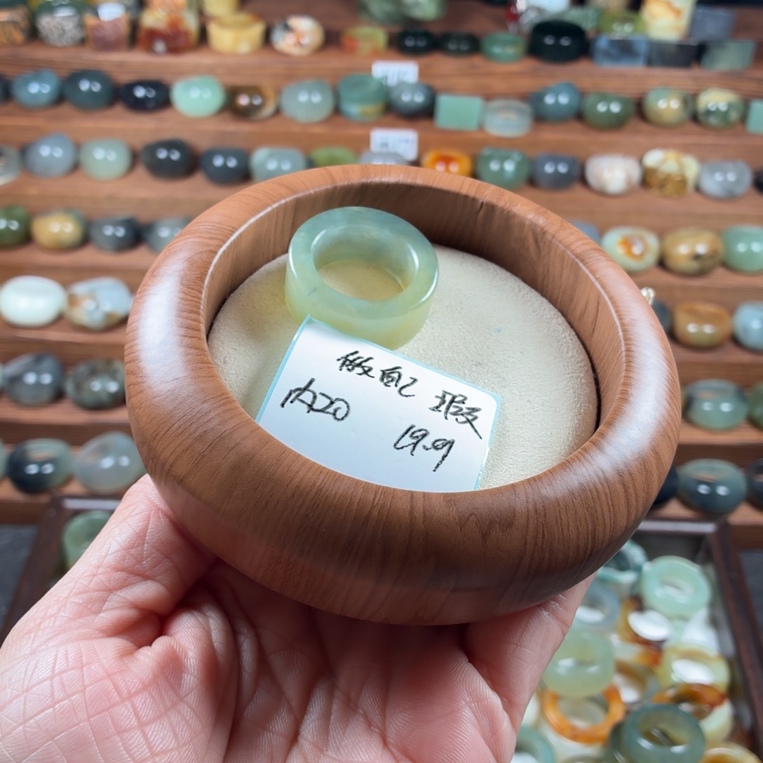 *****蛇纹石玉未镶嵌戒指