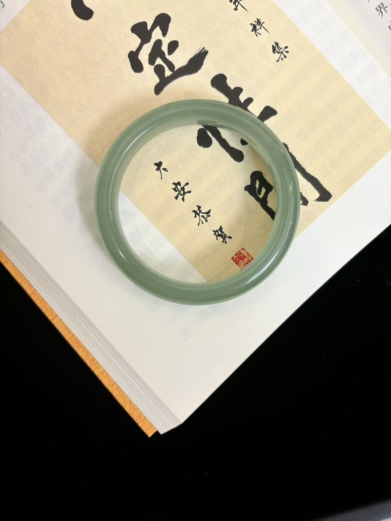【中宽】天然正圈湖水绿东陵玉手镯（002）-多样性发其一