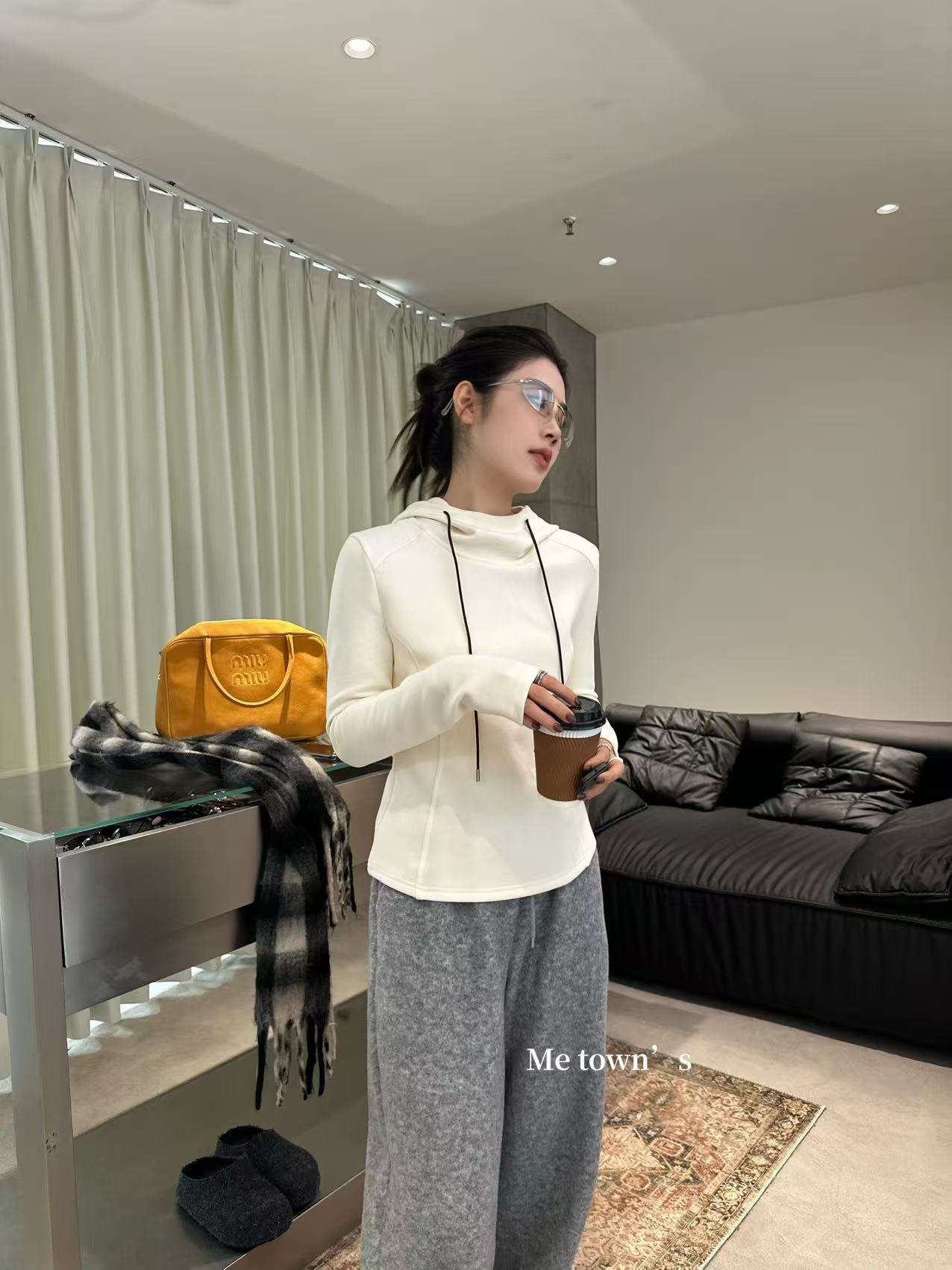 温柔瑶-蜜糖社冬季福利-磨毛韩风百搭连帽显瘦上衣-8567