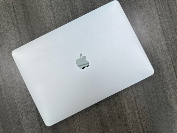 9新 Apple/苹果 13.3寸顶配视网膜屏pro，2.5K高清屏幕