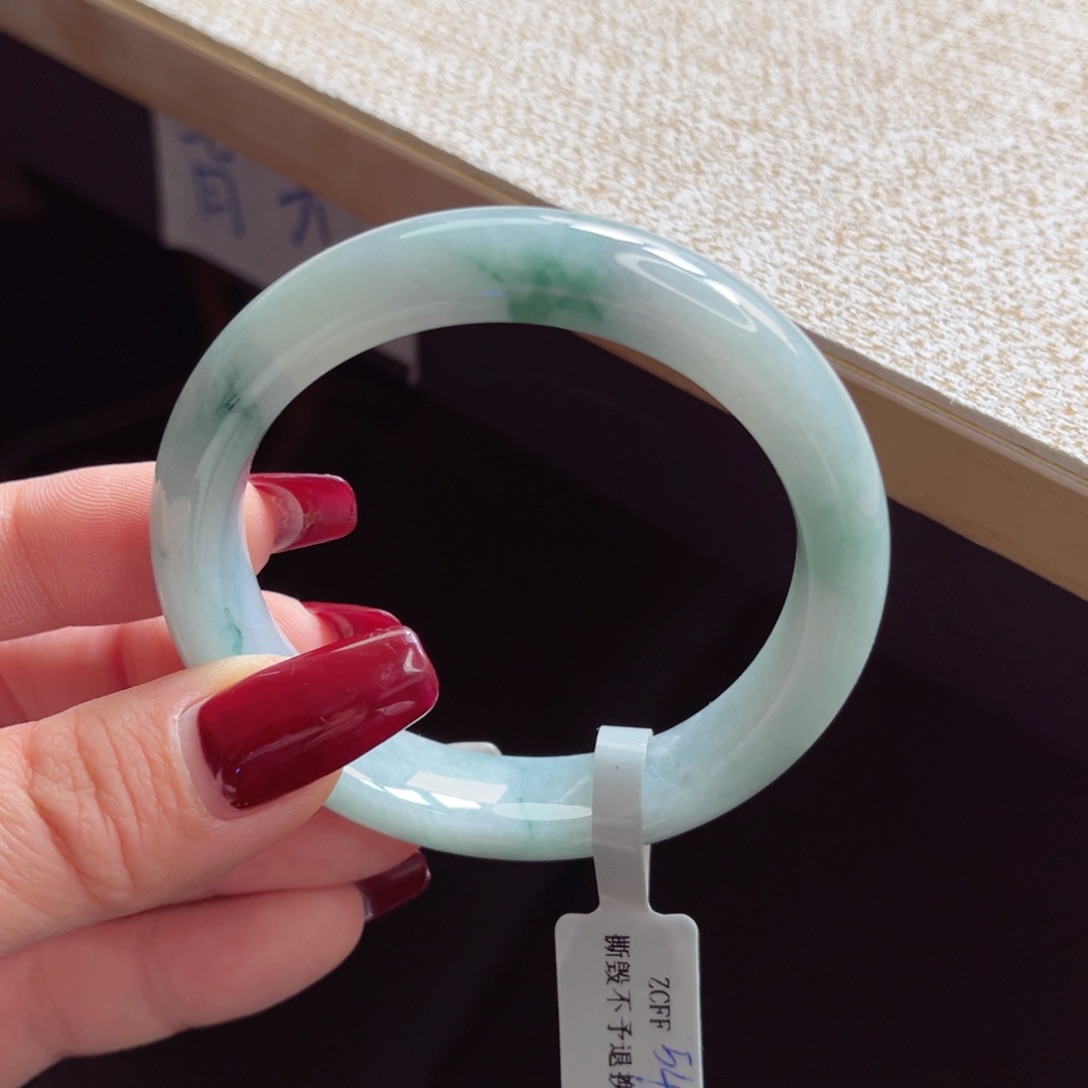 翡翠手镯未镶嵌手镯