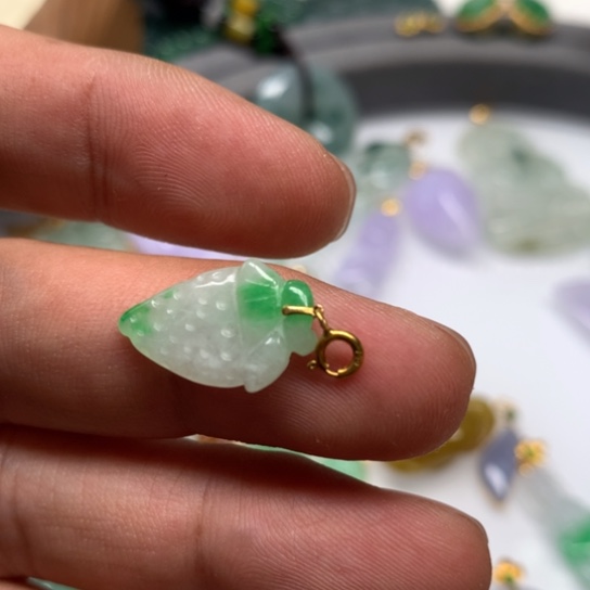 翡翠颈饰未镶嵌翡翠