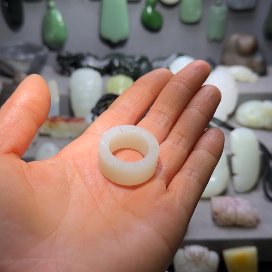 魚***粥和田玉未镶嵌戒指