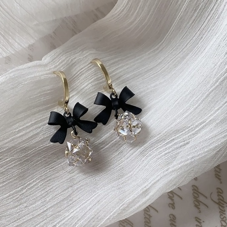 铜合金耳饰 H002高级感轻奢一体化蚊香盘无耳洞耳夹童话镇黑蝴蝶