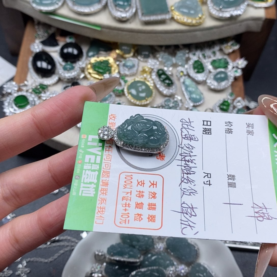 翡翠颈饰未镶嵌翡翠
