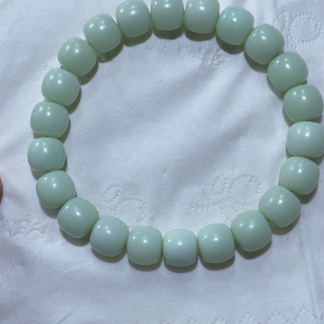 绿***瘦和田玉未镶嵌手链