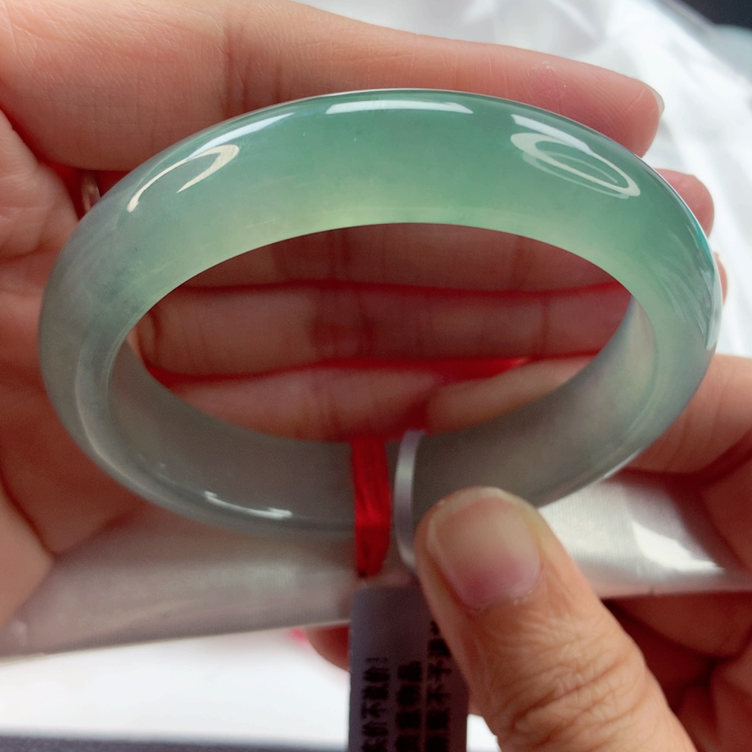 翡翠手镯（贵妃镯）未镶嵌51-52圈冰绿冰透起光毕业超值A