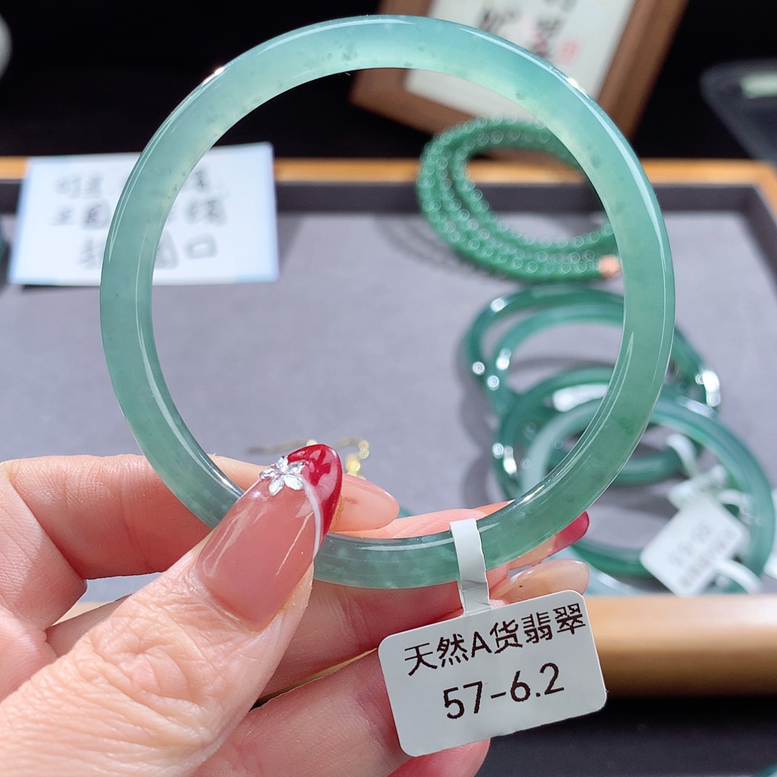 翡翠手镯（圆镯）未镶嵌