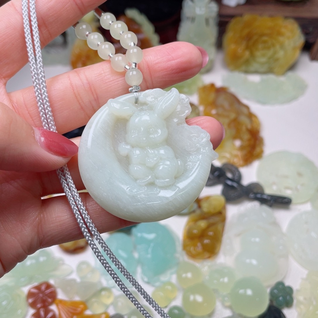 蛇纹石玉颈饰未镶嵌