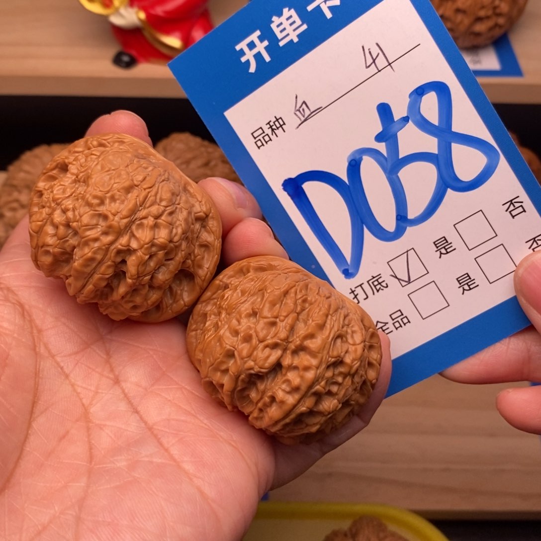 文玩核桃吊坠宇****秀血麒麟核桃