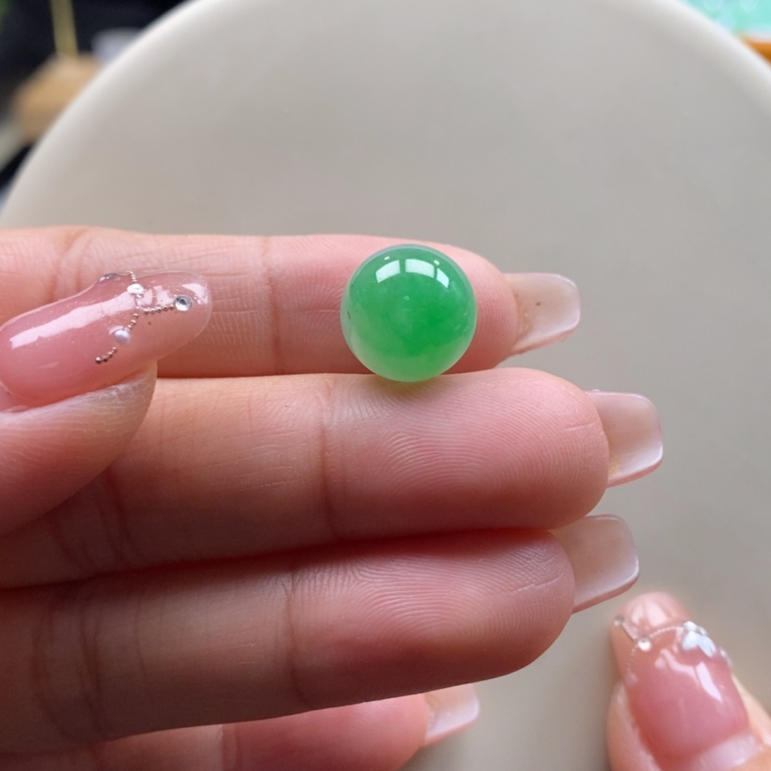 翡翠吊坠(不含链)未镶嵌翡翠一抹阳绿珠卡12.2