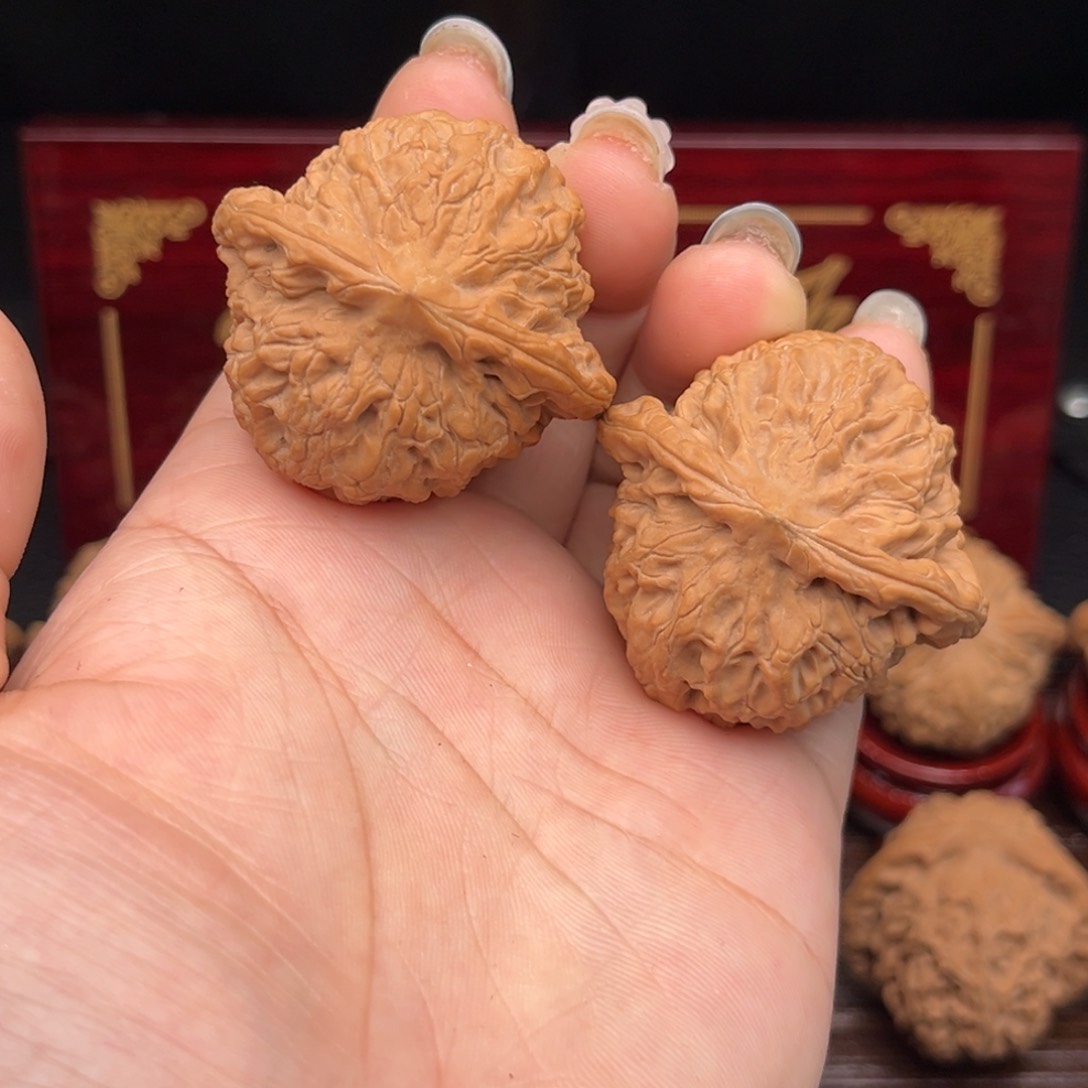 文玩核桃吊坠龙脉