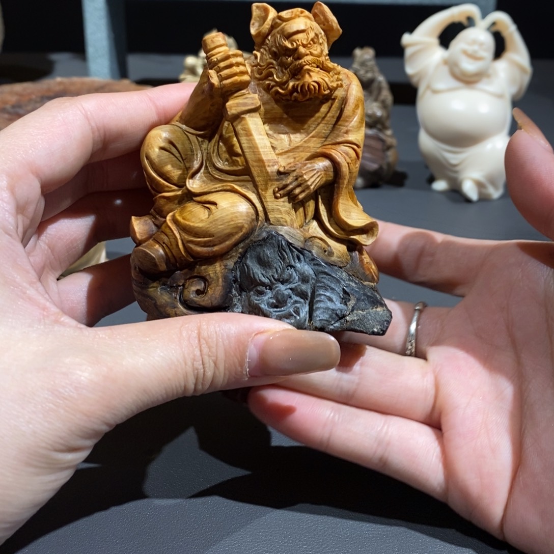 *****柏木（崖柏）钟馗根抱石崖柏