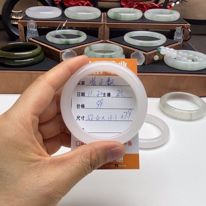 游***飘石英质玉未镶嵌手镯