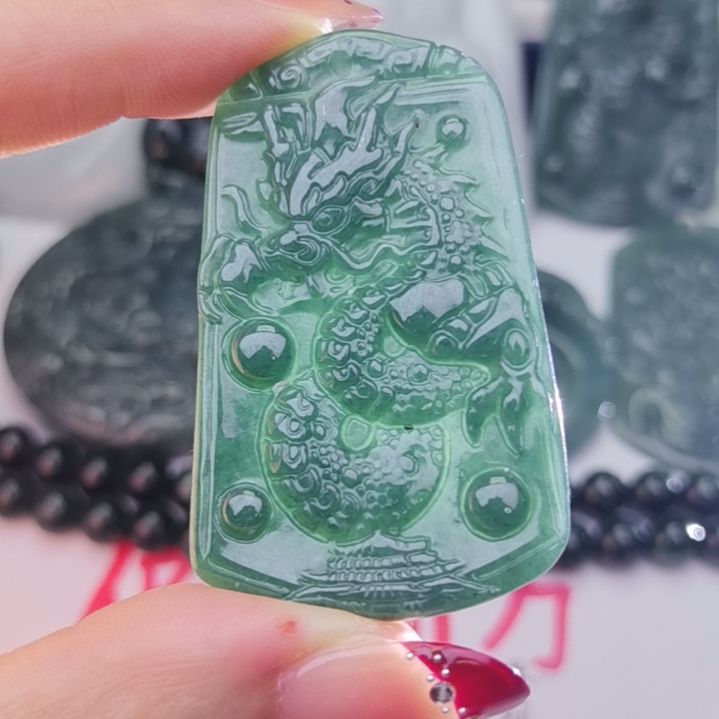 翡翠颈饰未镶嵌天然的A货翡翠多样性发货