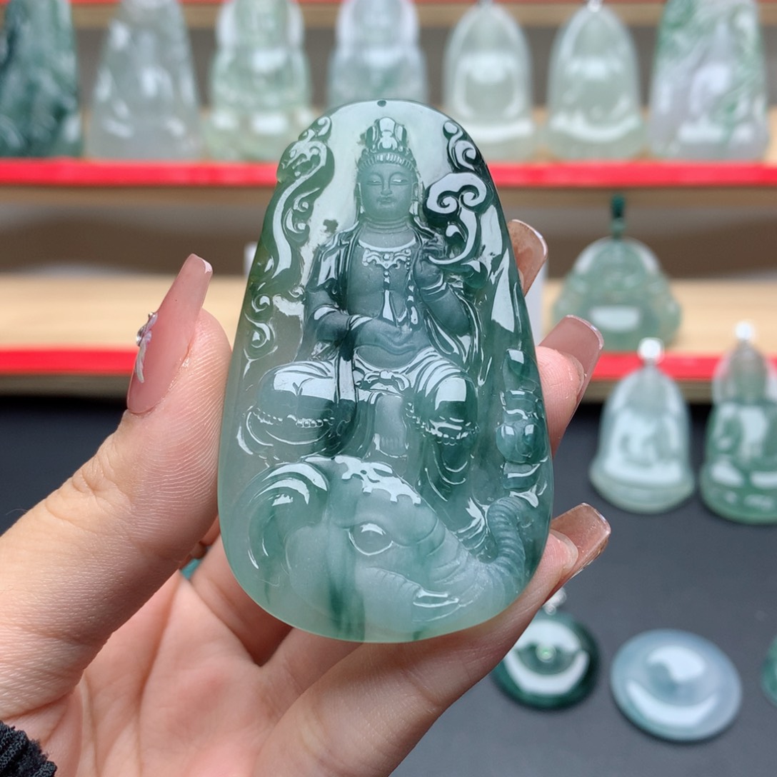 翡翠未镶嵌颈饰一***?普贤菩萨