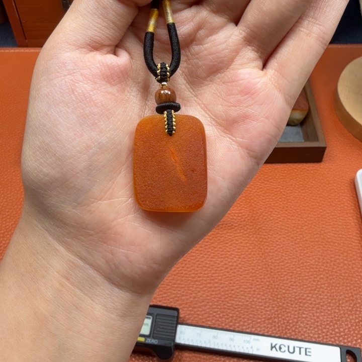 蜜蜡未镶嵌吊坠(赠链)