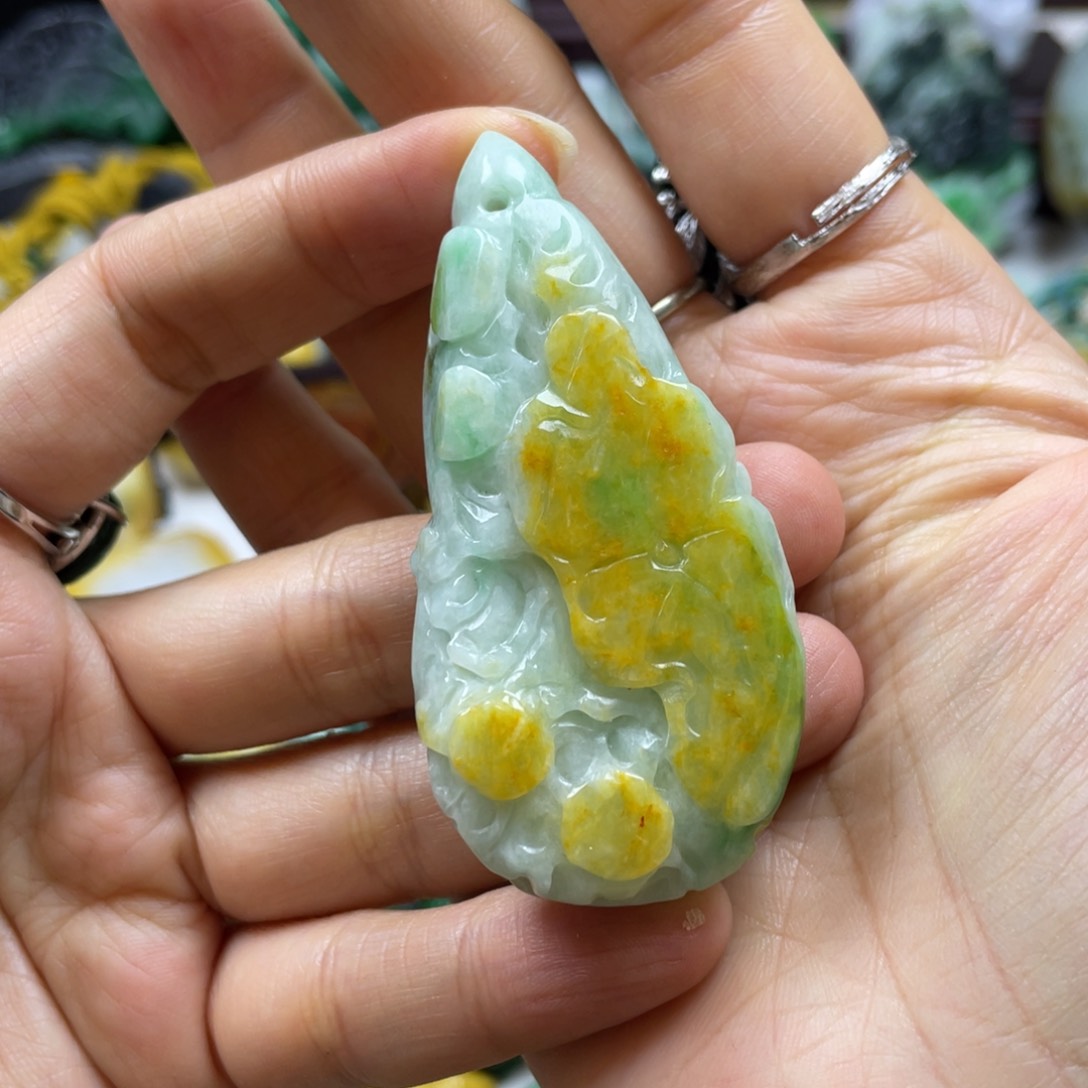 翡翠颈饰未镶嵌招***?牌子