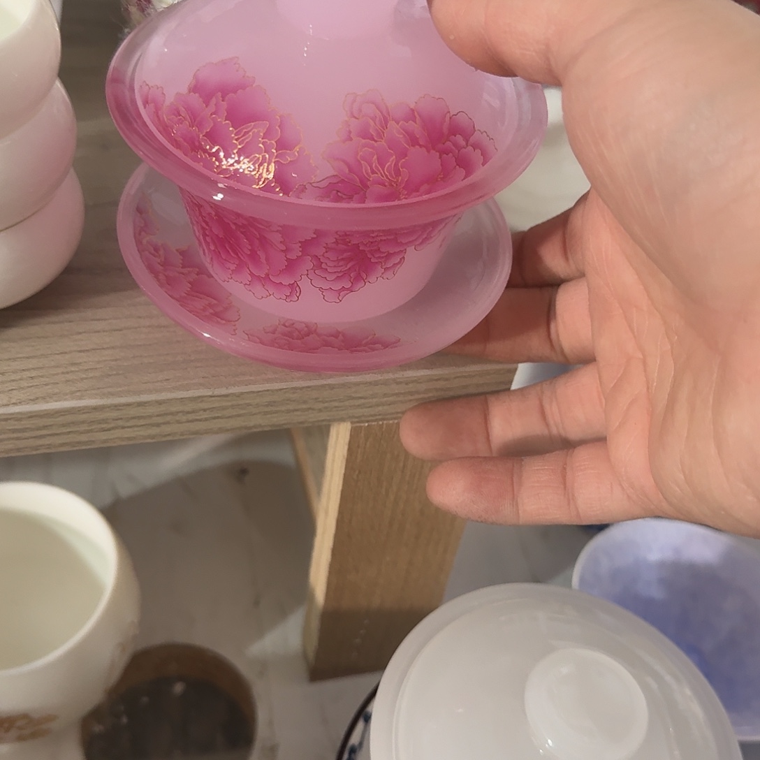 粉琉璃牡丹盖碗一个