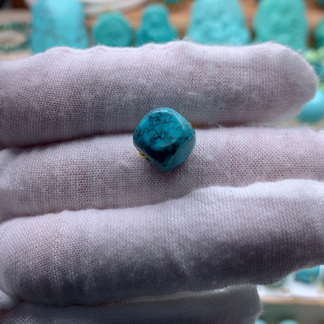 绿松石颈饰未镶嵌