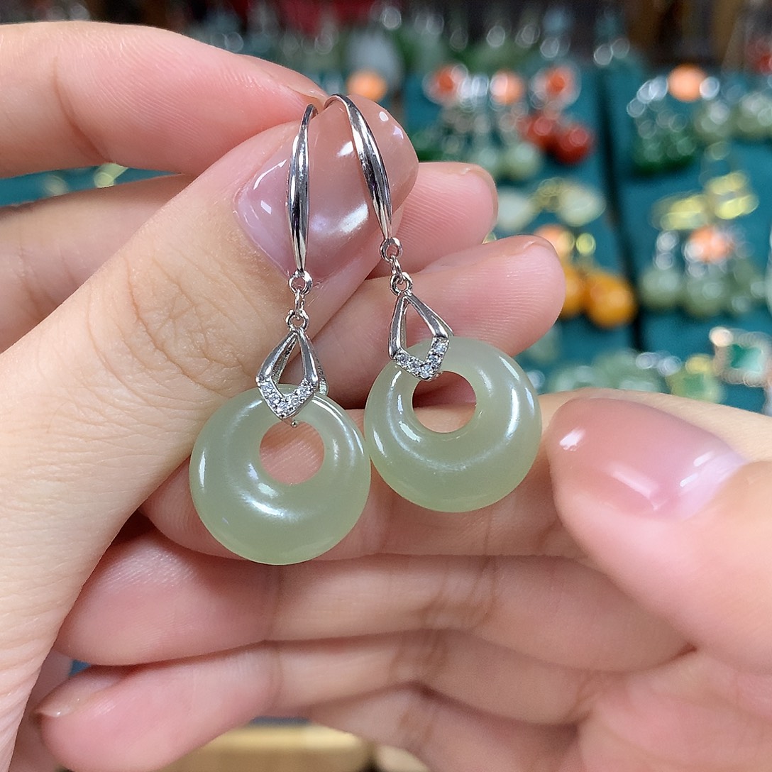 和田玉银S925镶嵌耳饰卡15.7左右