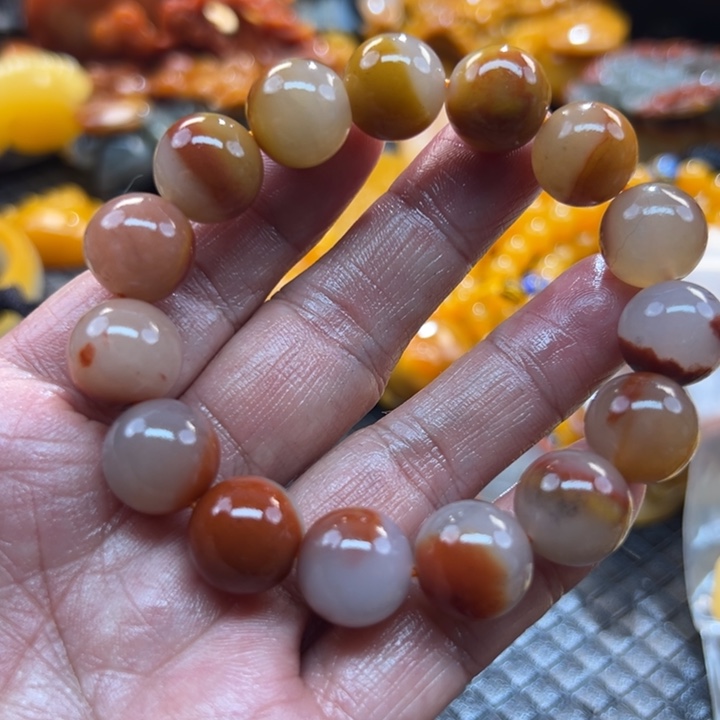 石英质玉（黄龙玉）颈饰未镶嵌