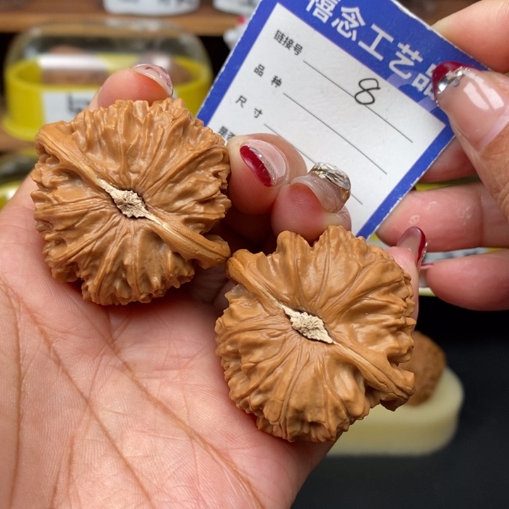 文玩核桃吊坠43白狮子